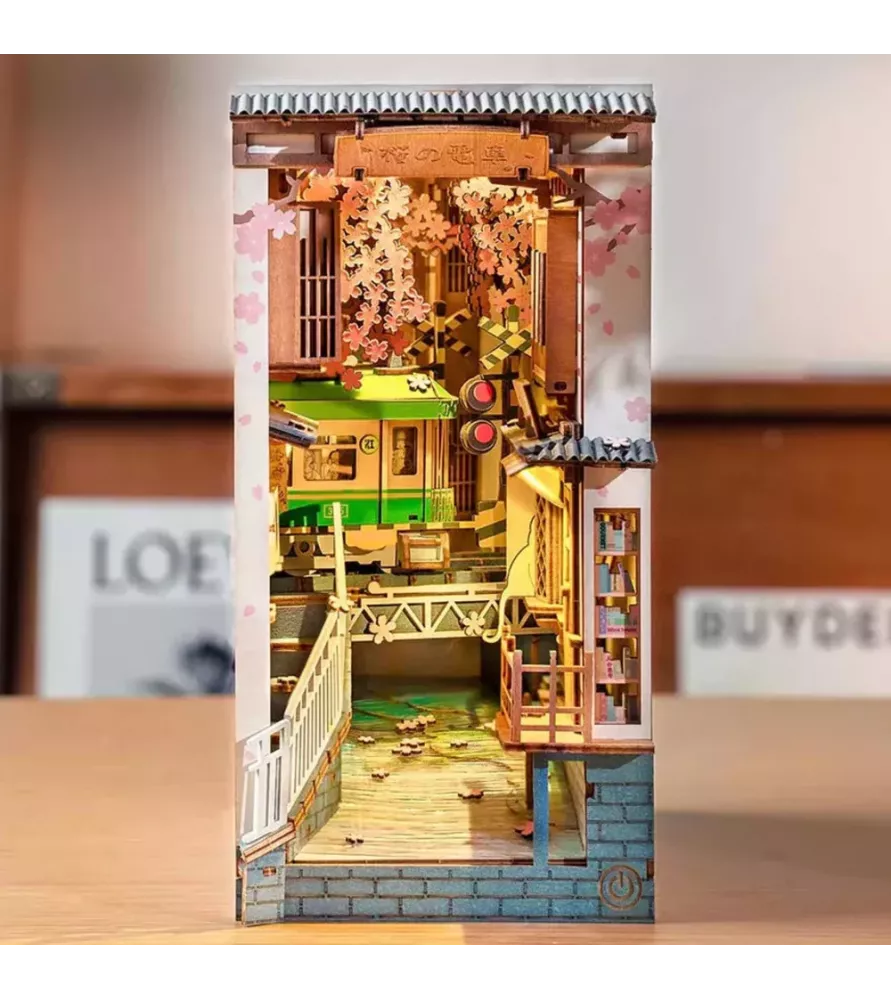 Book Nook Sakura Densya Rolife – décor japonais lumineux avec tramway – chez Assemblez-Moi
