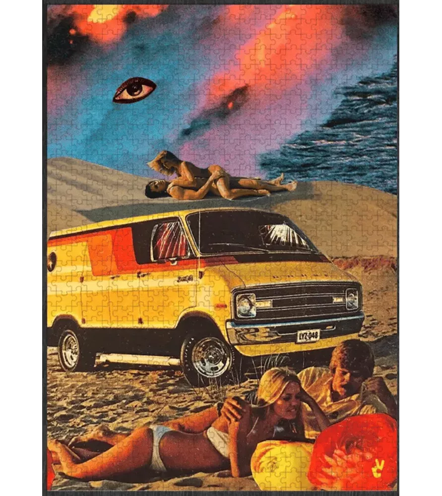 Puzzle Summer of Love Piece & Love – collage vintage, van rétro et plage – disponible à Langon