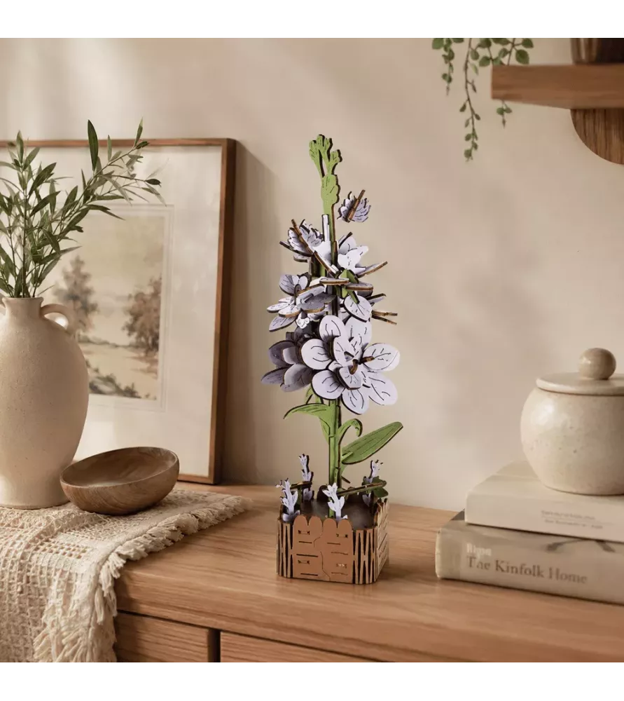 Fleur 3D Violette Inspirebox exposée sur un meuble dans un intérieur cosy chez Assemblez-Moi Langon