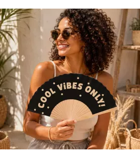 Éventail Cool Vibes Only Art Grafik en bois et tissu chez Assemblez-Moi Langon